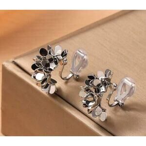 Trendy clip on 1" shiny silver flower cluster earrings